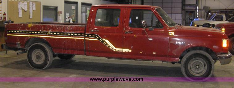 image for item A6029 1991 Ford F350 Custom crew cab pickup truck