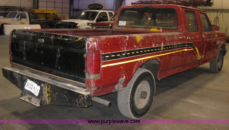 image for item A6029 1991 Ford F350 Custom crew cab pickup truck
