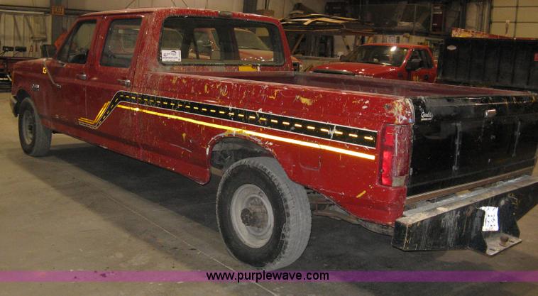 image for item A6029 1991 Ford F350 Custom crew cab pickup truck