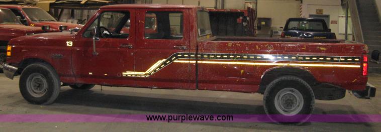 image for item A6029 1991 Ford F350 Custom crew cab pickup truck