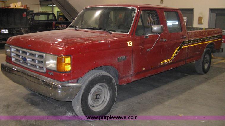 image for item A6029 1991 Ford F350 Custom crew cab pickup truck