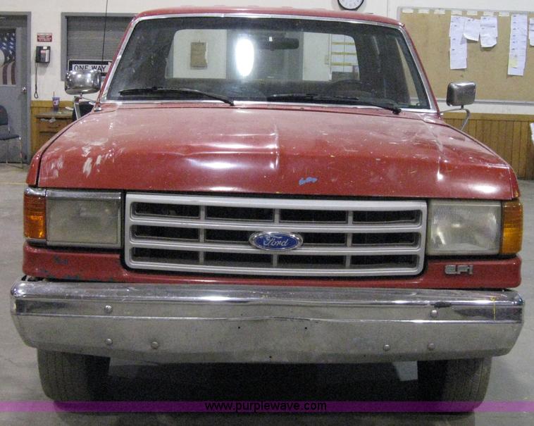 image for item A6029 1991 Ford F350 Custom crew cab pickup truck