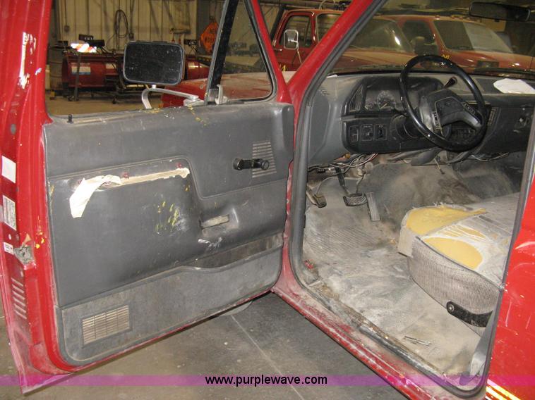 image for item A6029 1991 Ford F350 Custom crew cab pickup truck