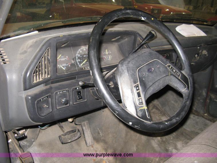 image for item A6029 1991 Ford F350 Custom crew cab pickup truck