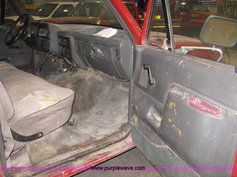 image for item A6029 1991 Ford F350 Custom crew cab pickup truck