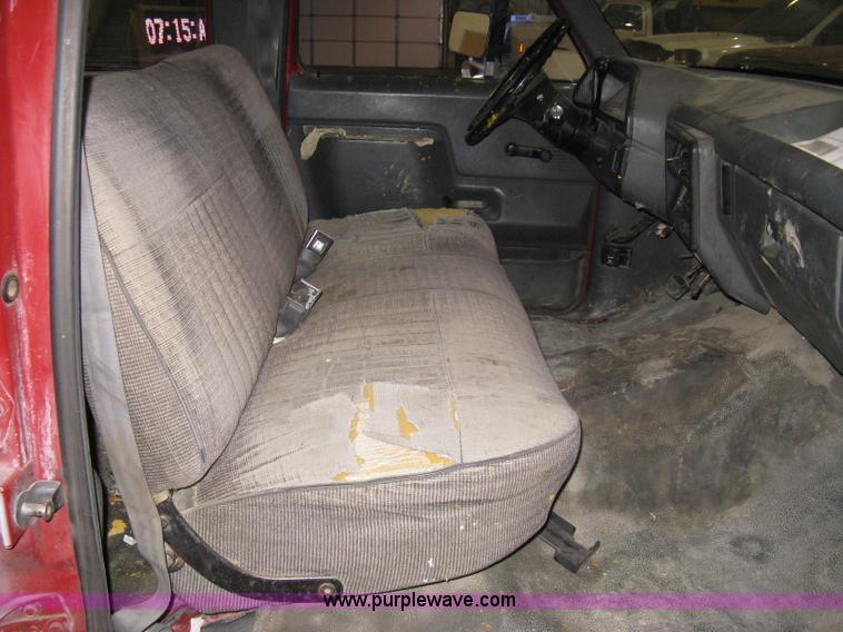 image for item A6029 1991 Ford F350 Custom crew cab pickup truck