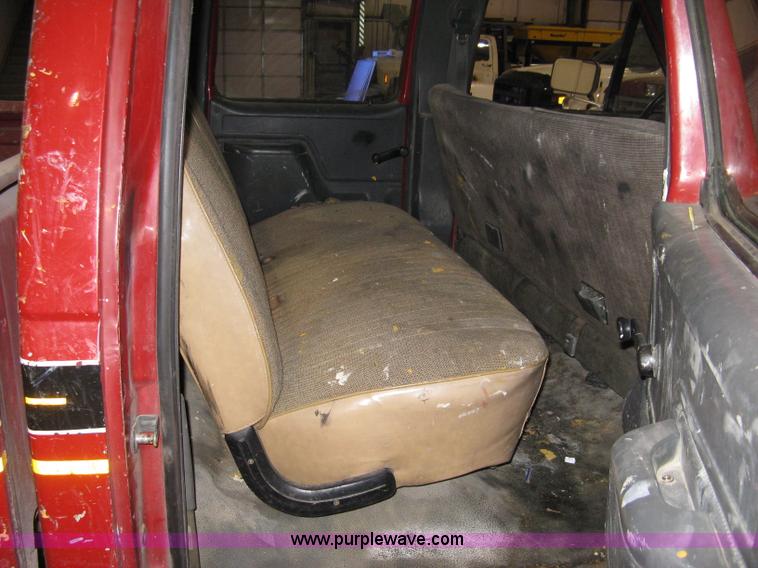 image for item A6029 1991 Ford F350 Custom crew cab pickup truck