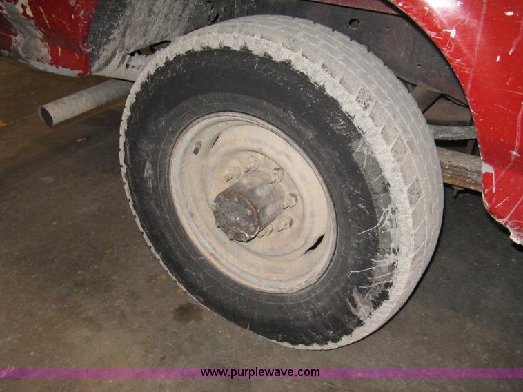 image for item A6029 1991 Ford F350 Custom crew cab pickup truck