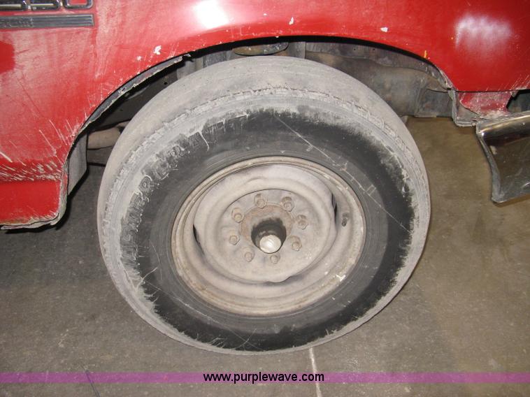 image for item A6029 1991 Ford F350 Custom crew cab pickup truck