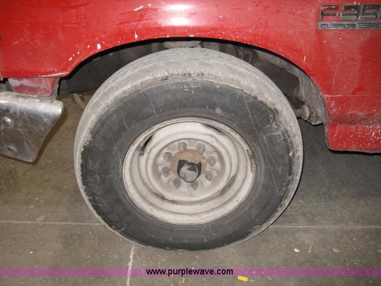 image for item A6029 1991 Ford F350 Custom crew cab pickup truck