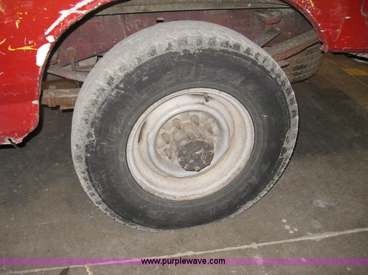 image for item A6029 1991 Ford F350 Custom crew cab pickup truck