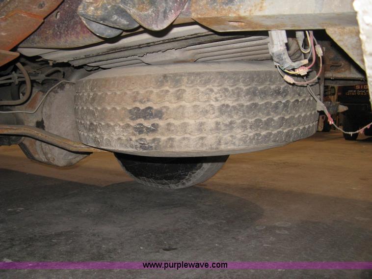 image for item A6029 1991 Ford F350 Custom crew cab pickup truck