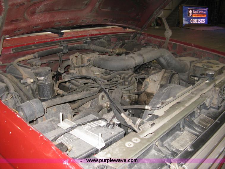 image for item A6029 1991 Ford F350 Custom crew cab pickup truck