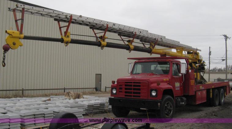 image for item A6030 1984 International 1954 boom truck