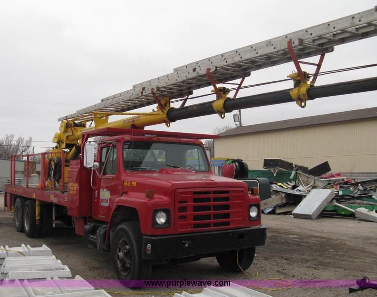 image for item A6030 1984 International 1954 boom truck