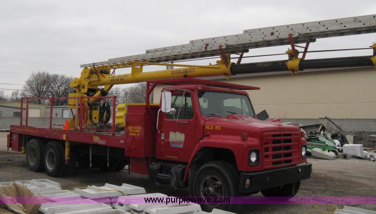 image for item A6030 1984 International 1954 boom truck