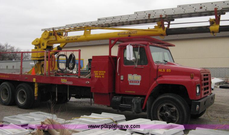 image for item A6030 1984 International 1954 boom truck