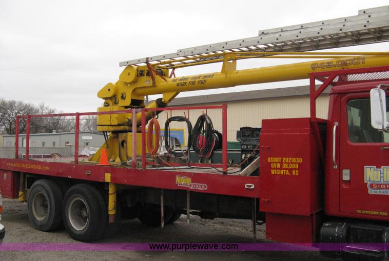 image for item A6030 1984 International 1954 boom truck