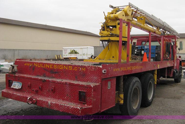 image for item A6030 1984 International 1954 boom truck