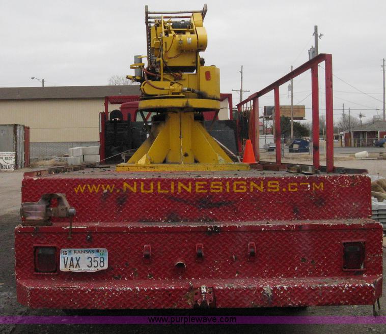 image for item A6030 1984 International 1954 boom truck