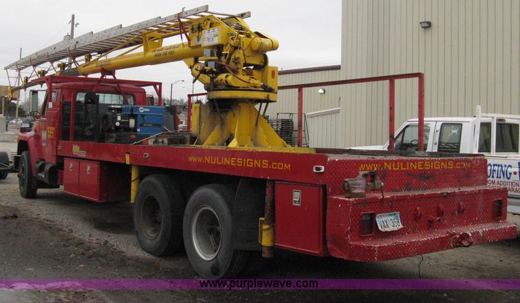image for item A6030 1984 International 1954 boom truck