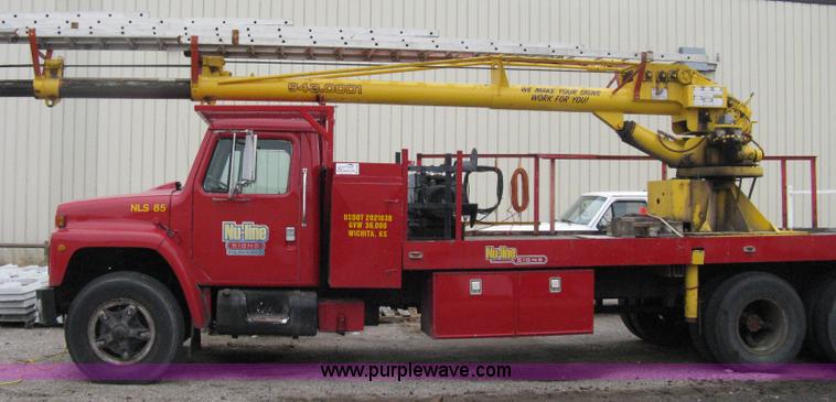 image for item A6030 1984 International 1954 boom truck