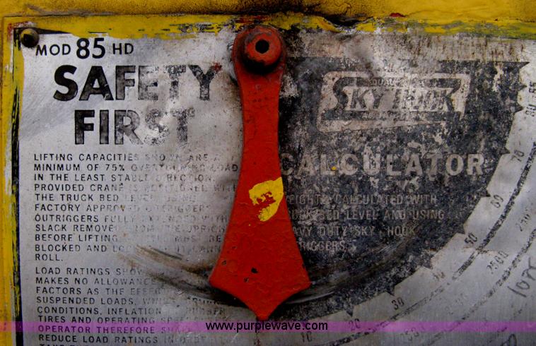 image for item A6030 1984 International 1954 boom truck