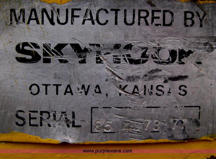 image for item A6030 1984 International 1954 boom truck