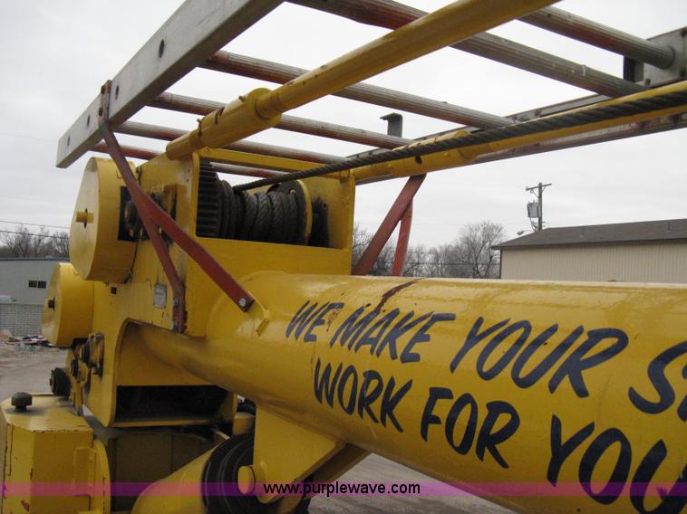 image for item A6030 1984 International 1954 boom truck