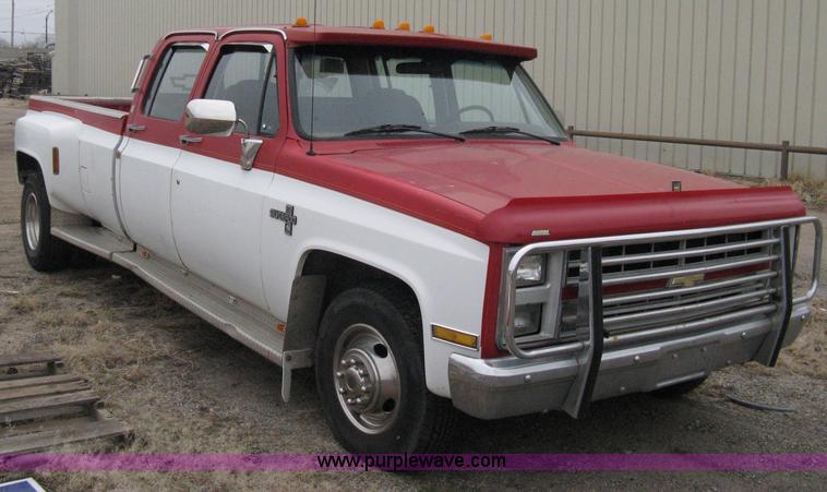 image for item A6033 1988 Chevrolet Silverado R30 crew cab pickup truck