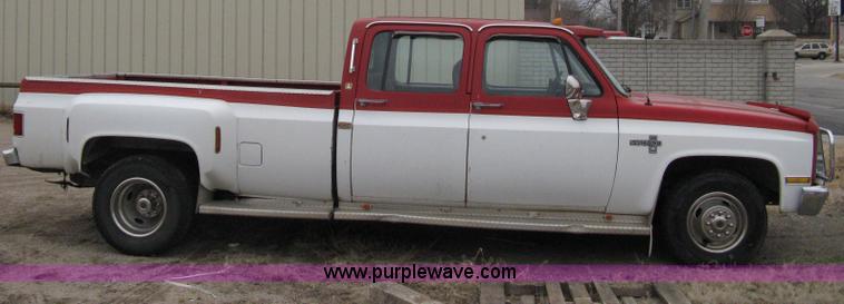 image for item A6033 1988 Chevrolet Silverado R30 crew cab pickup truck