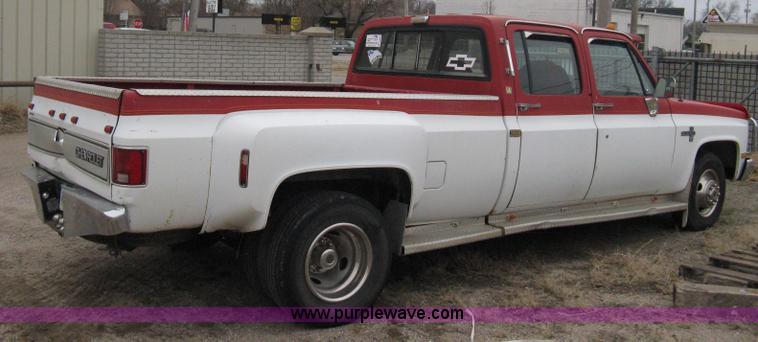image for item A6033 1988 Chevrolet Silverado R30 crew cab pickup truck