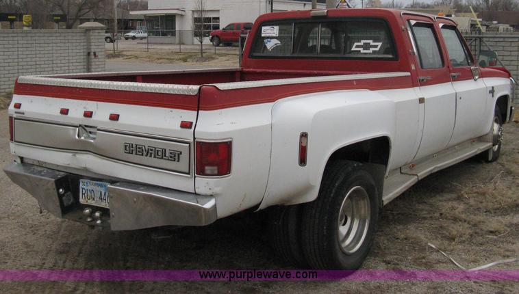image for item A6033 1988 Chevrolet Silverado R30 crew cab pickup truck