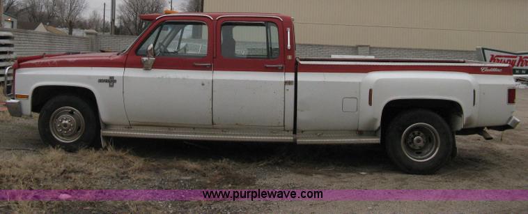 image for item A6033 1988 Chevrolet Silverado R30 crew cab pickup truck