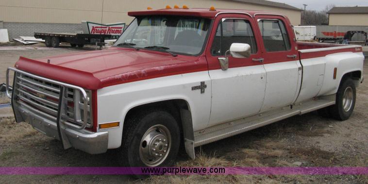 image for item A6033 1988 Chevrolet Silverado R30 crew cab pickup truck