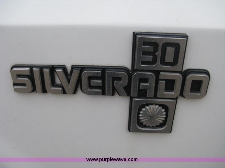 image for item A6033 1988 Chevrolet Silverado R30 crew cab pickup truck