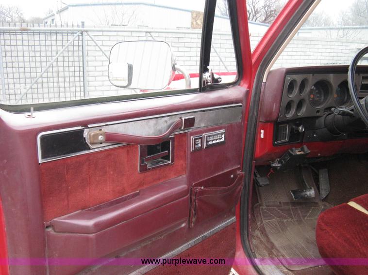 image for item A6033 1988 Chevrolet Silverado R30 crew cab pickup truck