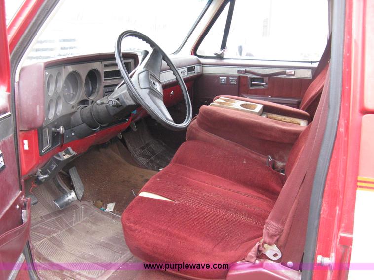 image for item A6033 1988 Chevrolet Silverado R30 crew cab pickup truck