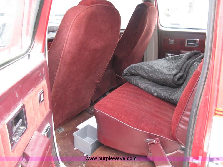 image for item A6033 1988 Chevrolet Silverado R30 crew cab pickup truck