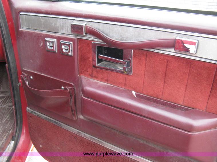 image for item A6033 1988 Chevrolet Silverado R30 crew cab pickup truck