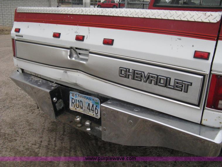 image for item A6033 1988 Chevrolet Silverado R30 crew cab pickup truck