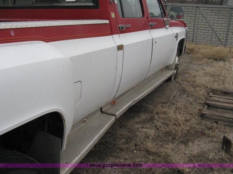 image for item A6033 1988 Chevrolet Silverado R30 crew cab pickup truck