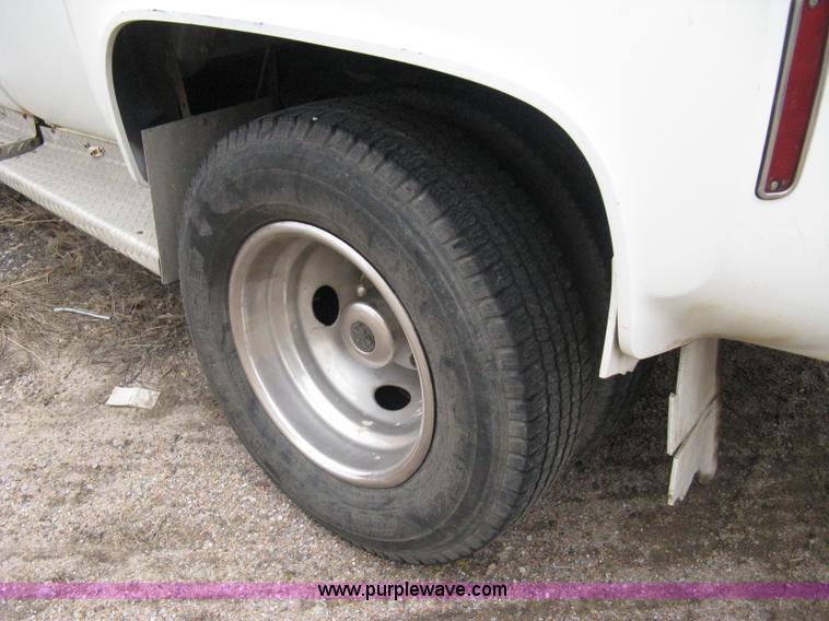 image for item A6033 1988 Chevrolet Silverado R30 crew cab pickup truck