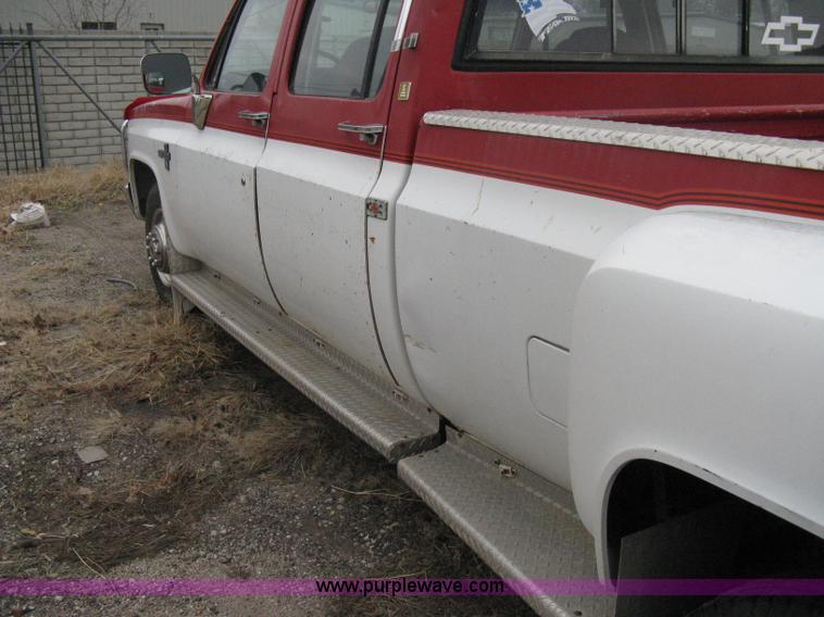 image for item A6033 1988 Chevrolet Silverado R30 crew cab pickup truck