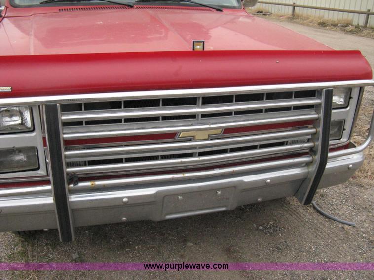 image for item A6033 1988 Chevrolet Silverado R30 crew cab pickup truck