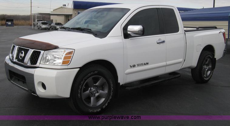 image for item A6040 2005 Nissan Titan SE king cab pickup truck