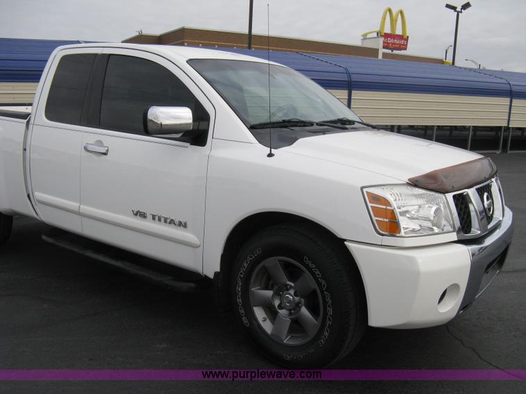 image for item A6040 2005 Nissan Titan SE king cab pickup truck