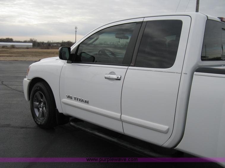 image for item A6040 2005 Nissan Titan SE king cab pickup truck