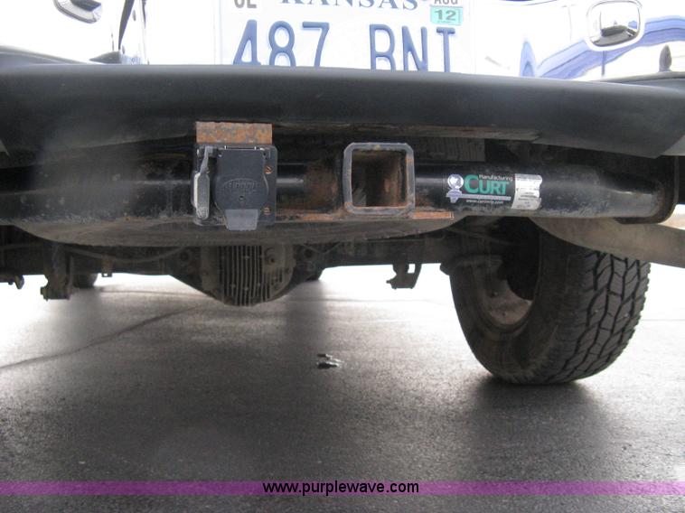 image for item A6040 2005 Nissan Titan SE king cab pickup truck