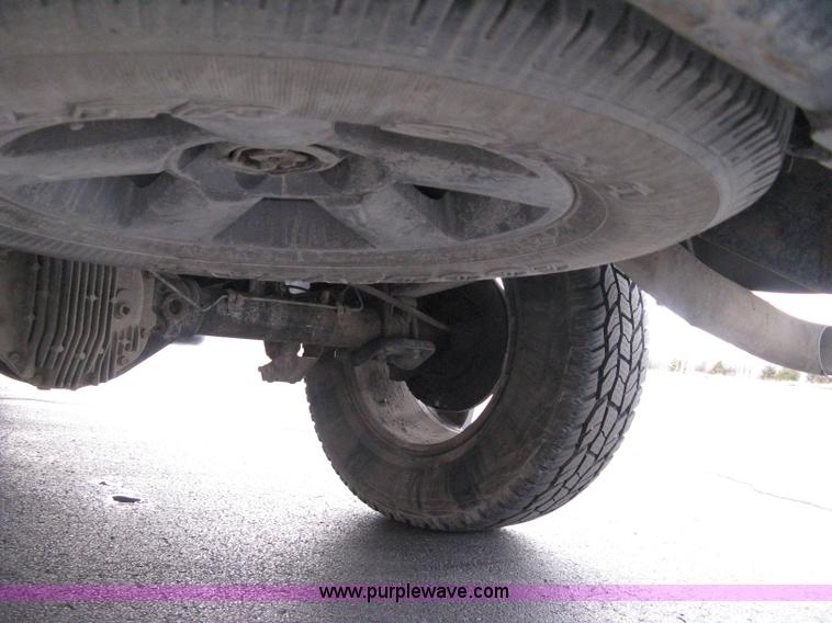 image for item A6040 2005 Nissan Titan SE king cab pickup truck